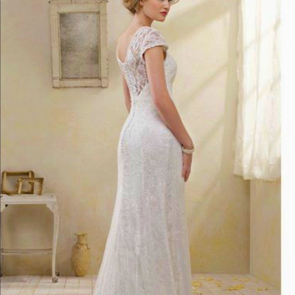 Ivory Lac delicate bridal gown sz4 new